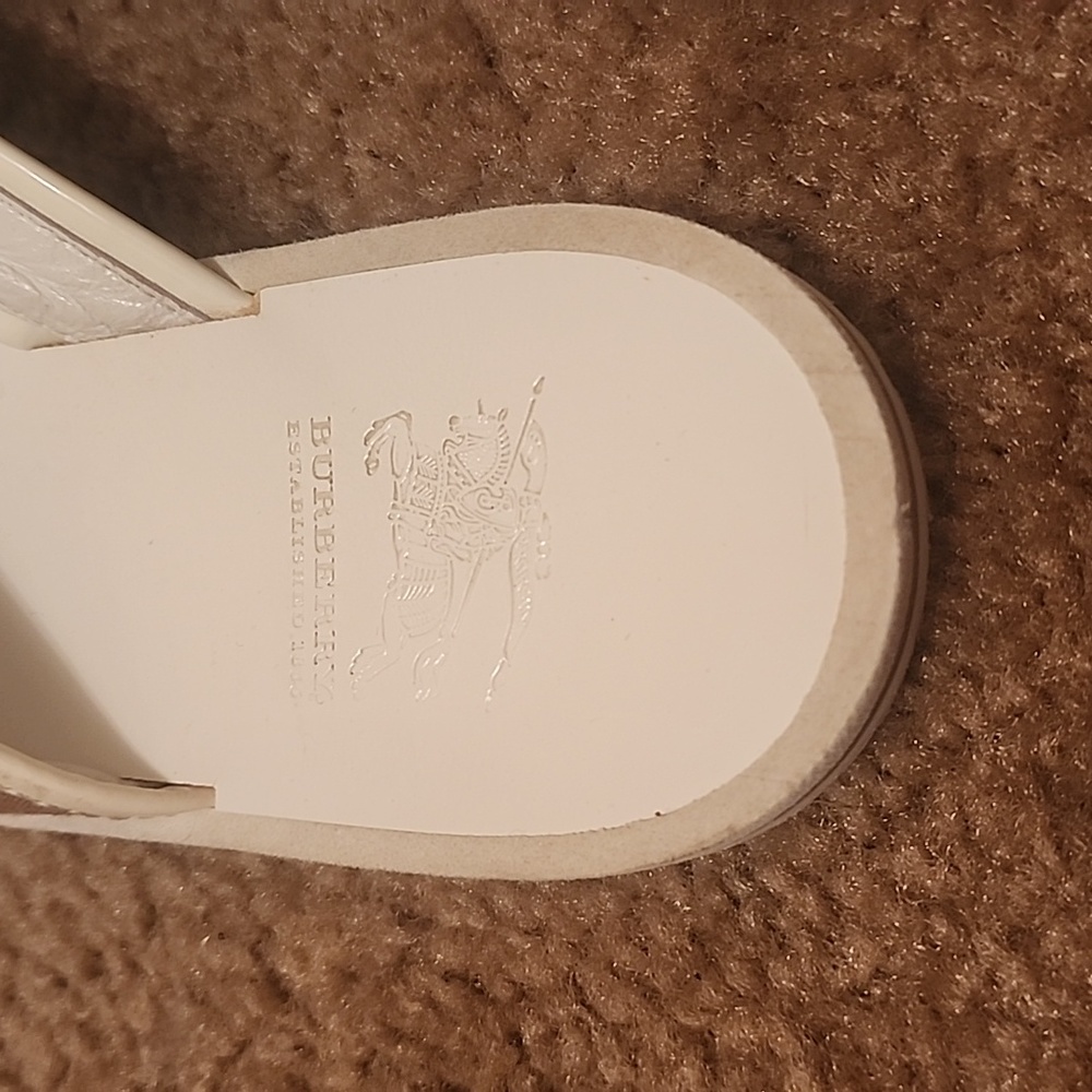 Burberry Classic Sandals - Picture 6 of 16